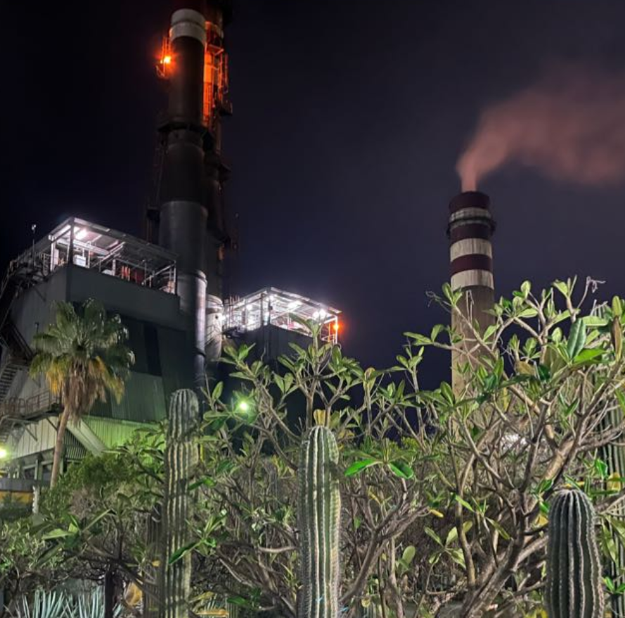 Vista general de una planta industrial de generación de energía